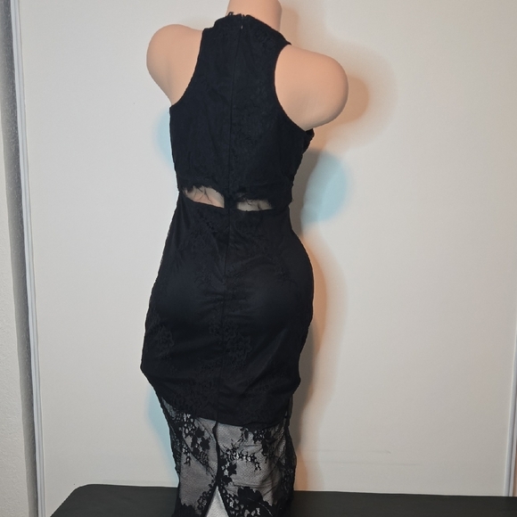 Missguided+ Black Lace Maxi Dress - Picture 5 of 15